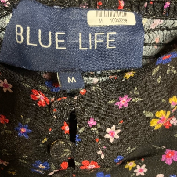 Blue Life Smocked Floral Black Women's Top, size‎ medium, preloved - Picture 4 of 4